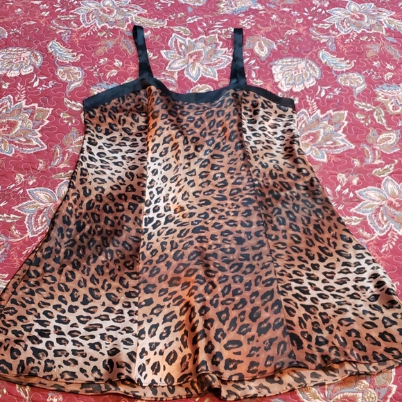 kathy ireland Other - 🦋4 for $20, or as marked. Leopard Nightie
